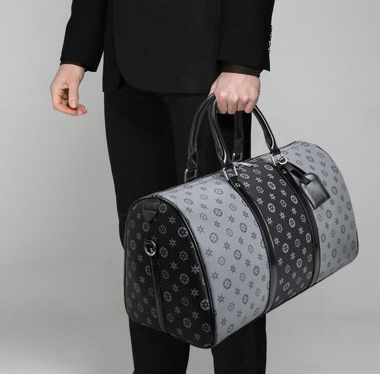 Designers Mode Sacs Duffel Hommes de luxe Sacs de voyage féminins Sacs à main Keepall en cuir PU Grande capacité Holdall Carry on bagages T3