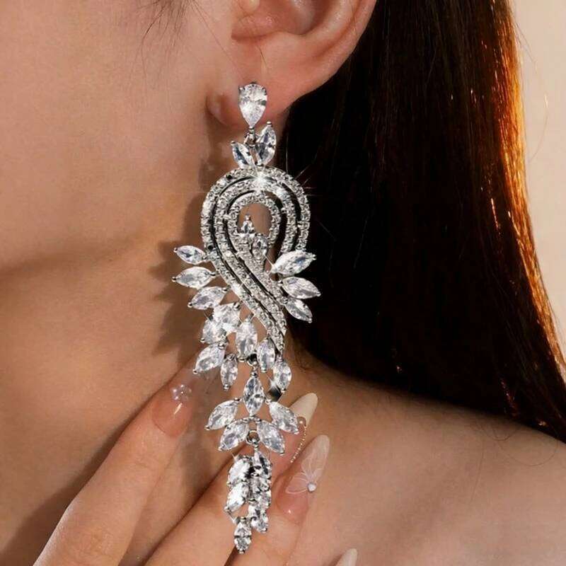 Pendientes largos con flecos adornados con colgantes de circonitas brillantes Ideal para fiestas, reuniones, Navidad Adecuado como regalo de bodas 1