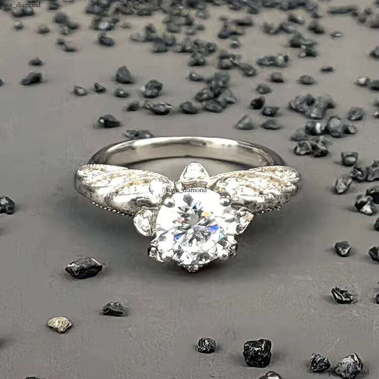 VVS1 Diamond High Quality S925 Silver VVS Cluster Gorgeous Rhodium Plated Engagement Ring with Female Curve Flower Halo