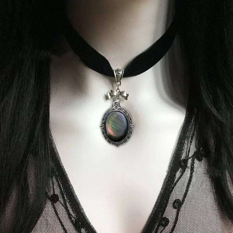 Gothic Vintage Oval Pendant Velvet Necklace Ladies Vampire Relief Witch Jewelry Accessories Victoria Choker f527a