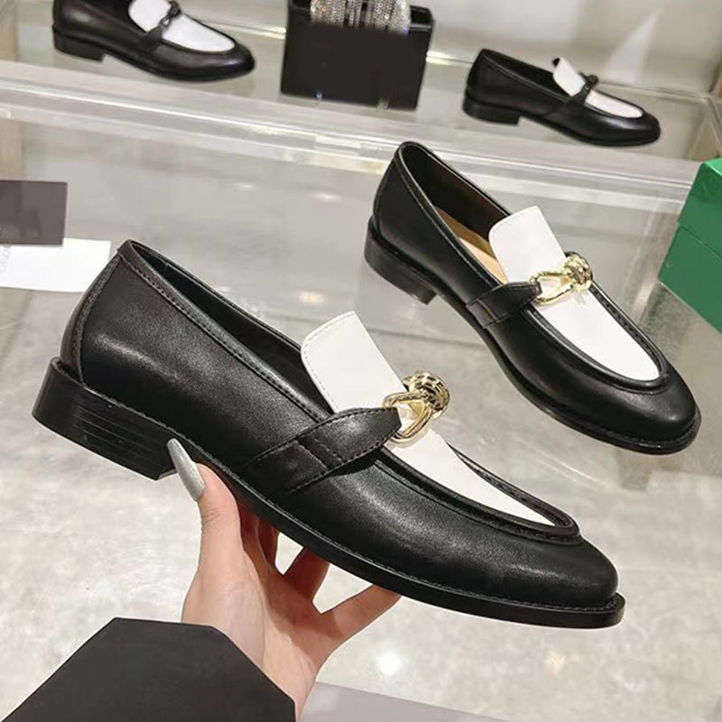 Créateur italien en cuir de veau souple Astaire Mocassins de luxe avec nœud métallique pour hommes et femmes, tenue quotidienne, mocassins plats