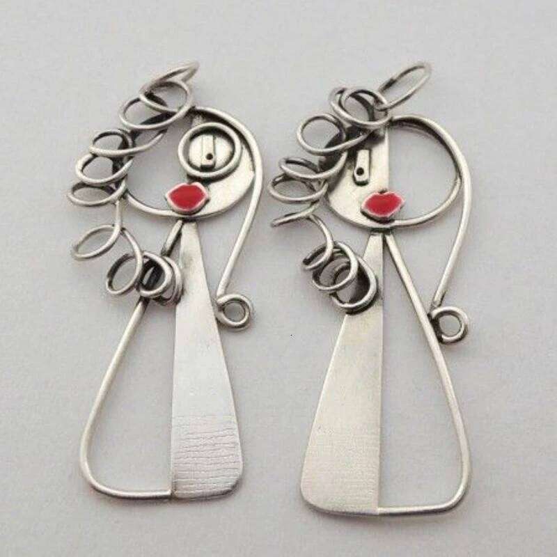 Retro Punk Style Fairy Tale Character Talk Earrings ,Women's Street Dance Party Carnival Hip-hop Accessories ea1ae