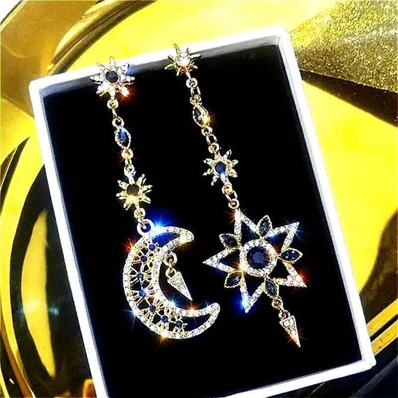 Fashion Exquisite Asymmetrical Star Moon Design Golden Plated Dangle Earrings Women Elegant Banquet Wedding Jewelry Accessories 99fd9