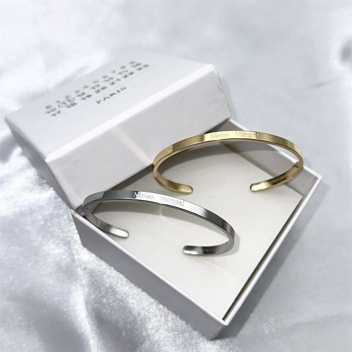 Fashionable titanium steel simple letter bracelet for men and women with open mouth engraving high-quality narrow version bracelet for couples
