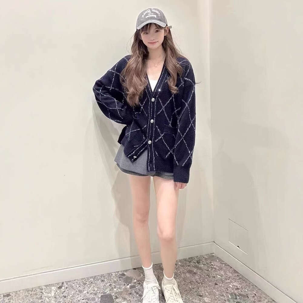 M French Niche 2026 automne hiver C15, nouvelle veste Cardigan tricotée ample à carreaux gris à paillettes et épaules tombantes
