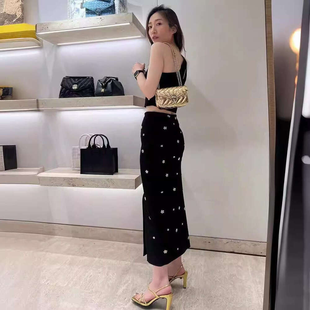 2026 printemps été pendentif fleuri noir S S20 maison épaules dénudées tricoté Camisole mi-longue jupe ensemble pour les femmes