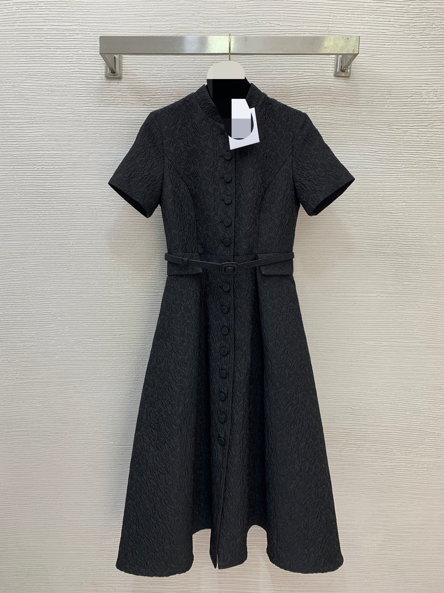 G26010375 New model, high-end custom jacquard fabric, fitted design to slim the waist, mid-length long-sleeved dress with a belt! White, black