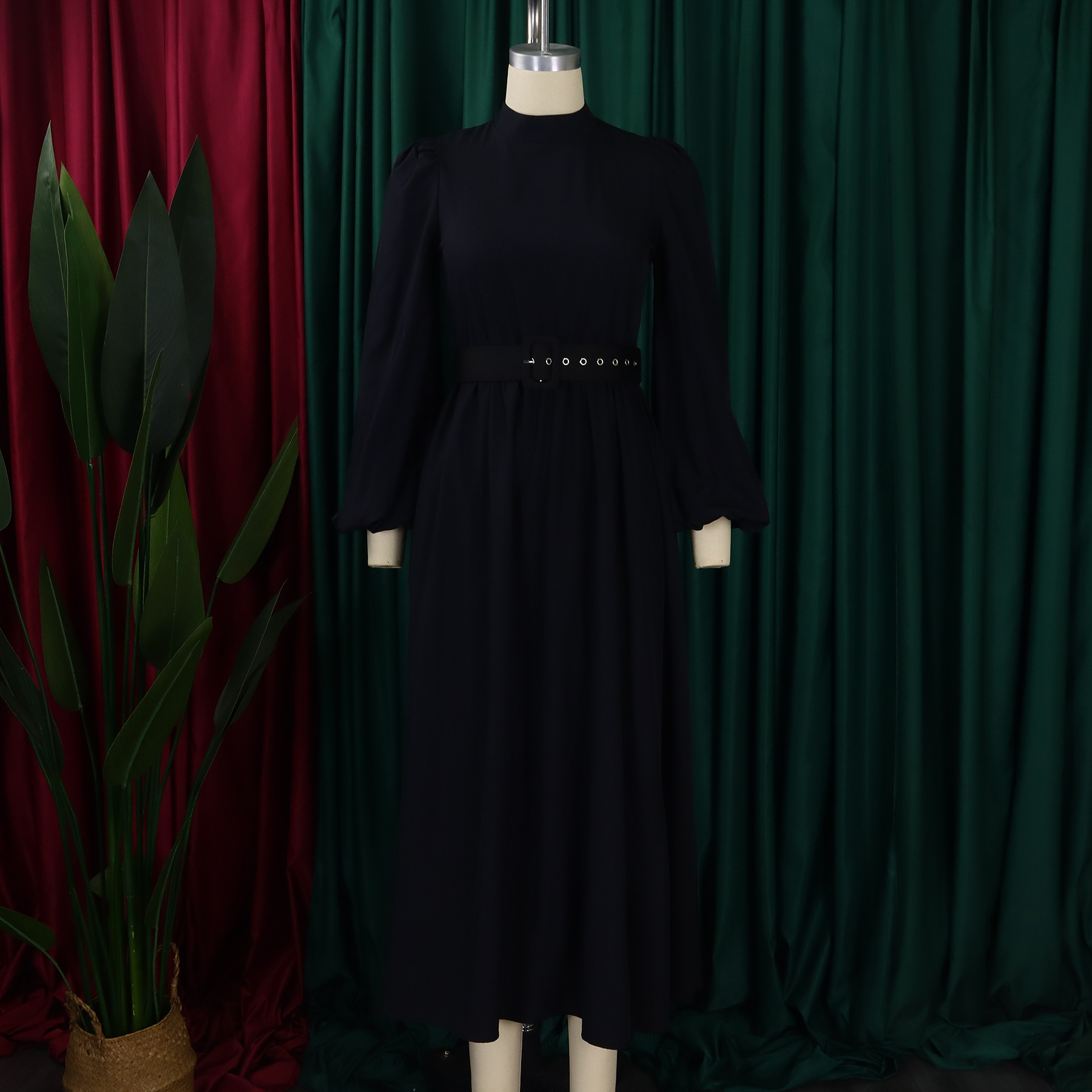 (623) Robe trapèze à col mi-haut pour femmes, nouveau style d'hiver, manches longues, moulante à la taille, tempérament, amincissante, grande bal
