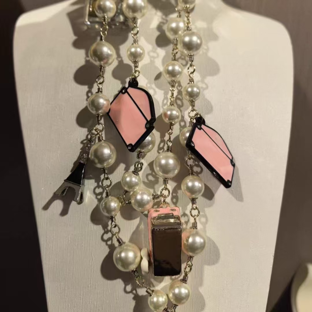 Vintage Women Luxury Necklace High Quality Yellow Gold Plated Bus Tower Pearl Chain Necklace for Girls Women Hot Gift