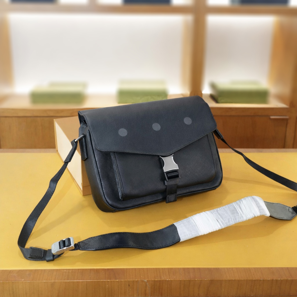Top Quality Mans Designer bag Luxury Messenger bag New Man Trendy Crossbody Shoulder Bag Business Crossbody bag Work bags Minimalist Casual Satchel