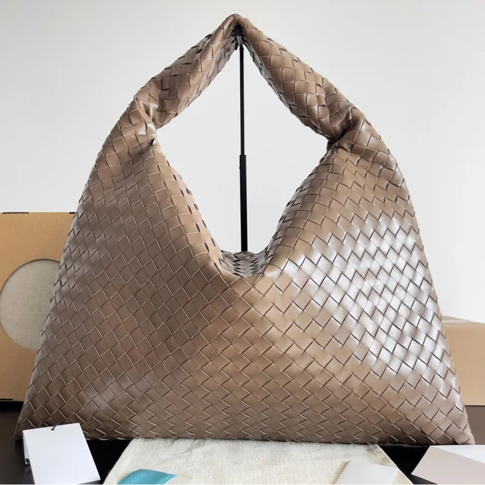 Designer Tote bag Pinecone Large hop shoulder Bags Woven Calfskin Leather Internal Zippered Pocket Flap Closure Secured for Women purse 67