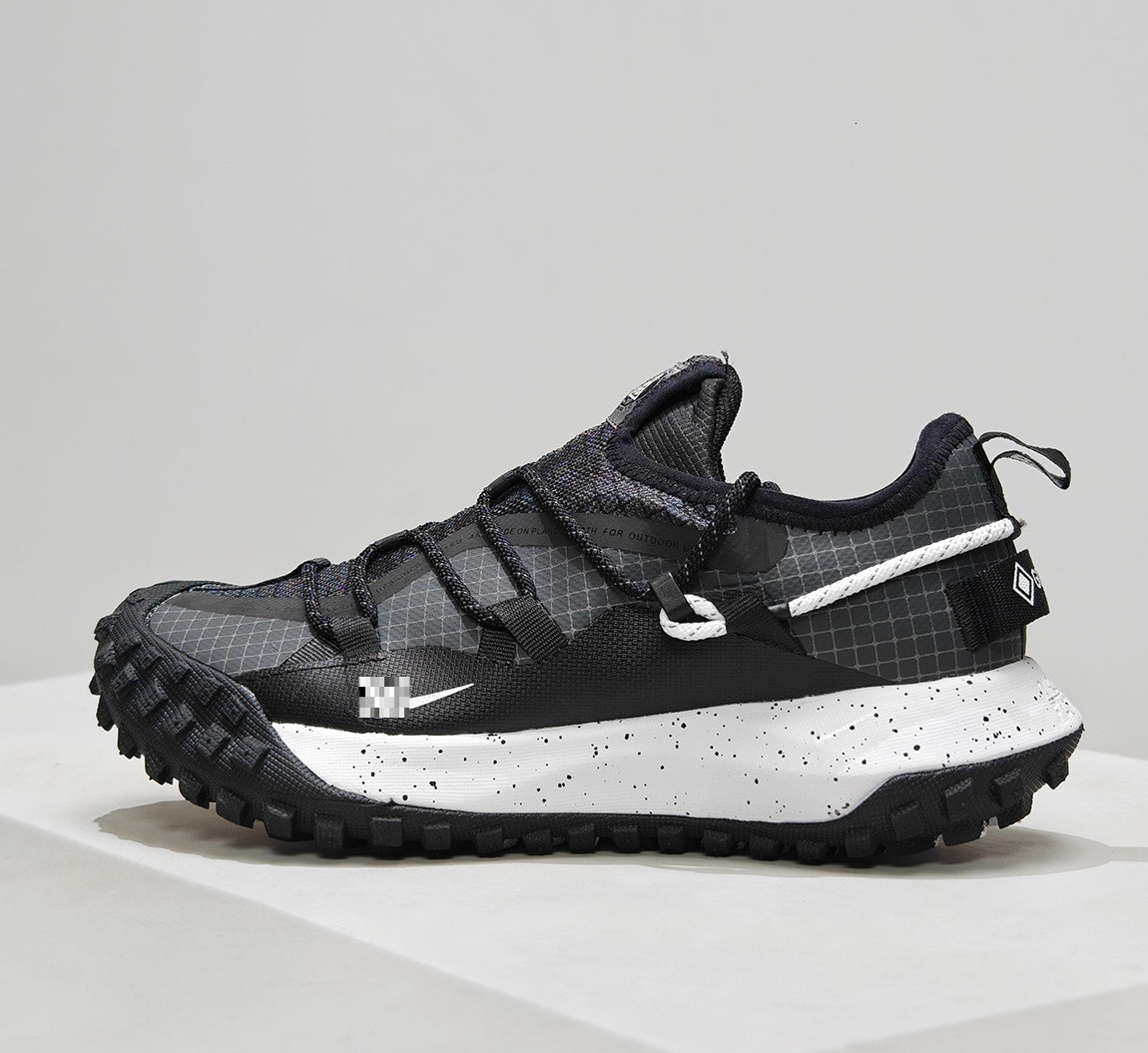 new model Designer s outdoor hiking men and women sports shoes for autumn winter off road waterproof anti slip reflective function