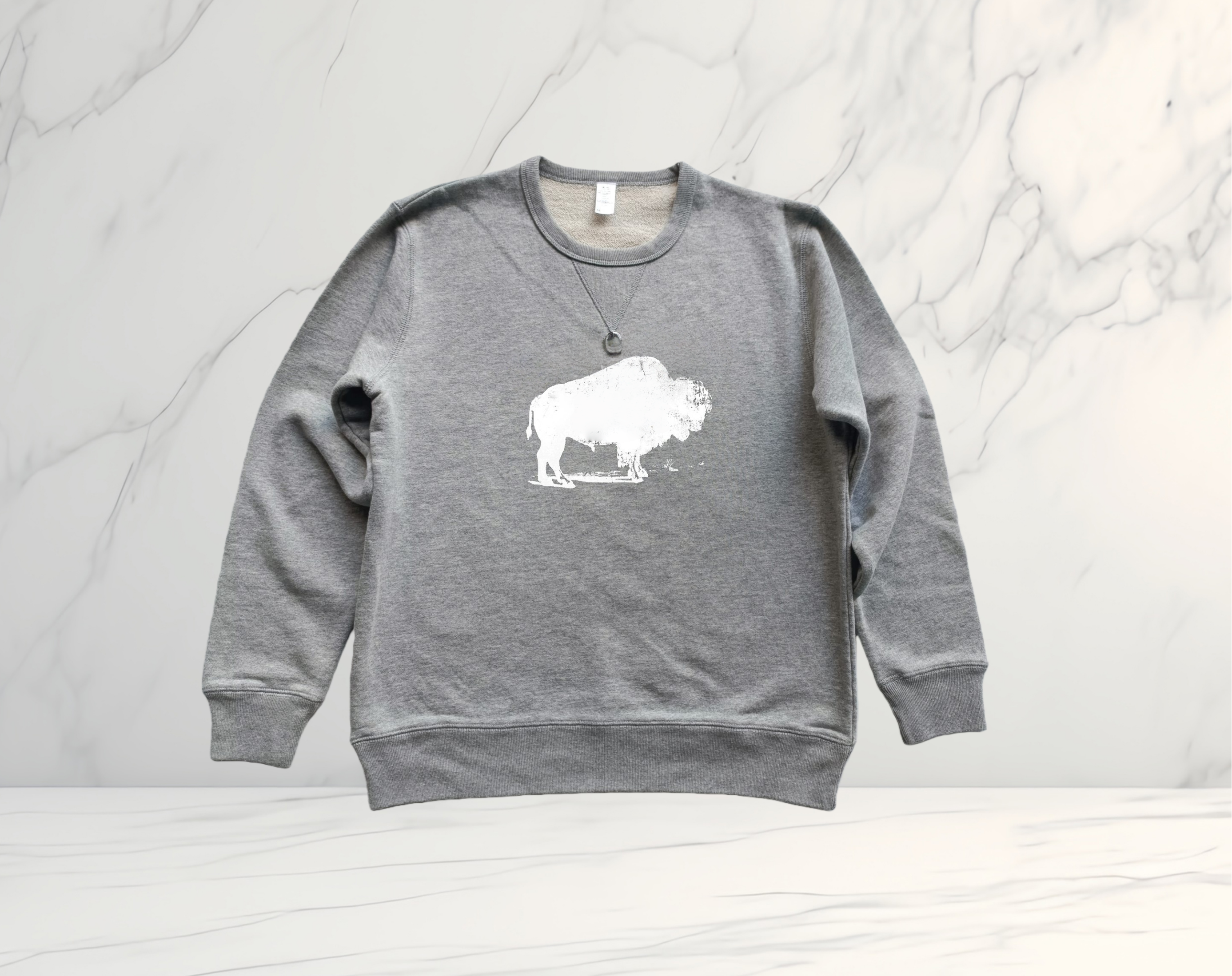 Sweat-shirt classique à col rond, pull confortable et élégant pour un usage quotidien.