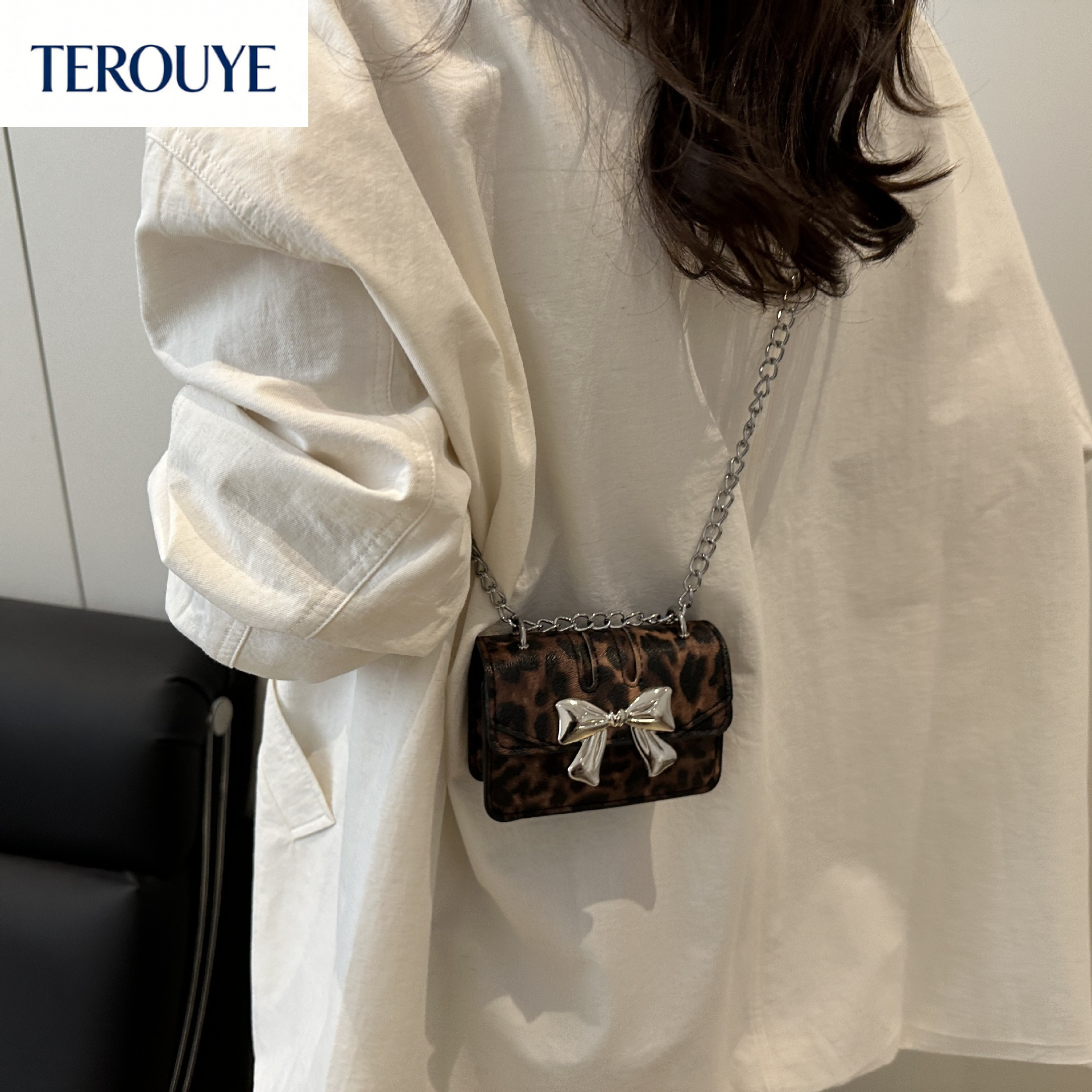 TEROUYE autumn new trend niche bow light luxury compact handbag leopard print mini lipstick chain bag crossbody women s small atmosphere bag crossbo