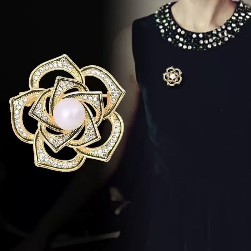 Broche camélia de styliste pour femmes, perle en Zircon, style français, épingle à revers ajourée, accessoire de mode élégant pour costumes et ro