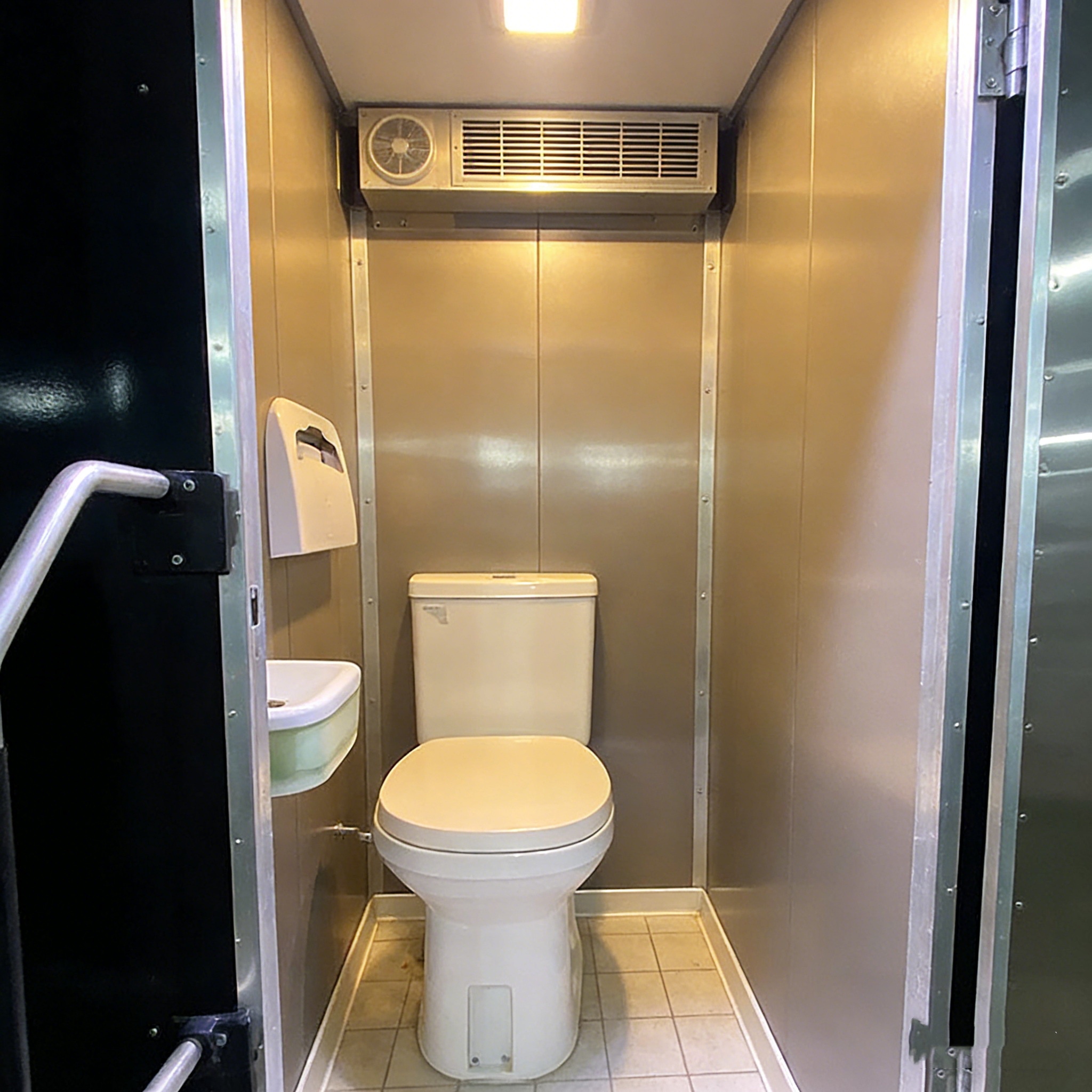 Outdoor Portable Toilets and Showers for Camping Chinese Design Style Made of Sandwich Panel Campsite Essential on Sale-image-1092786202