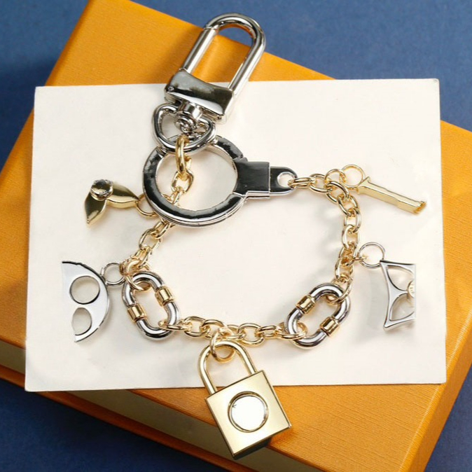 New Handmade Designer Keychains Fashion Luxurys Key Designers Buckle Lovers Car Keychain Keychains Men Women Bag Pendant Accessories Brand