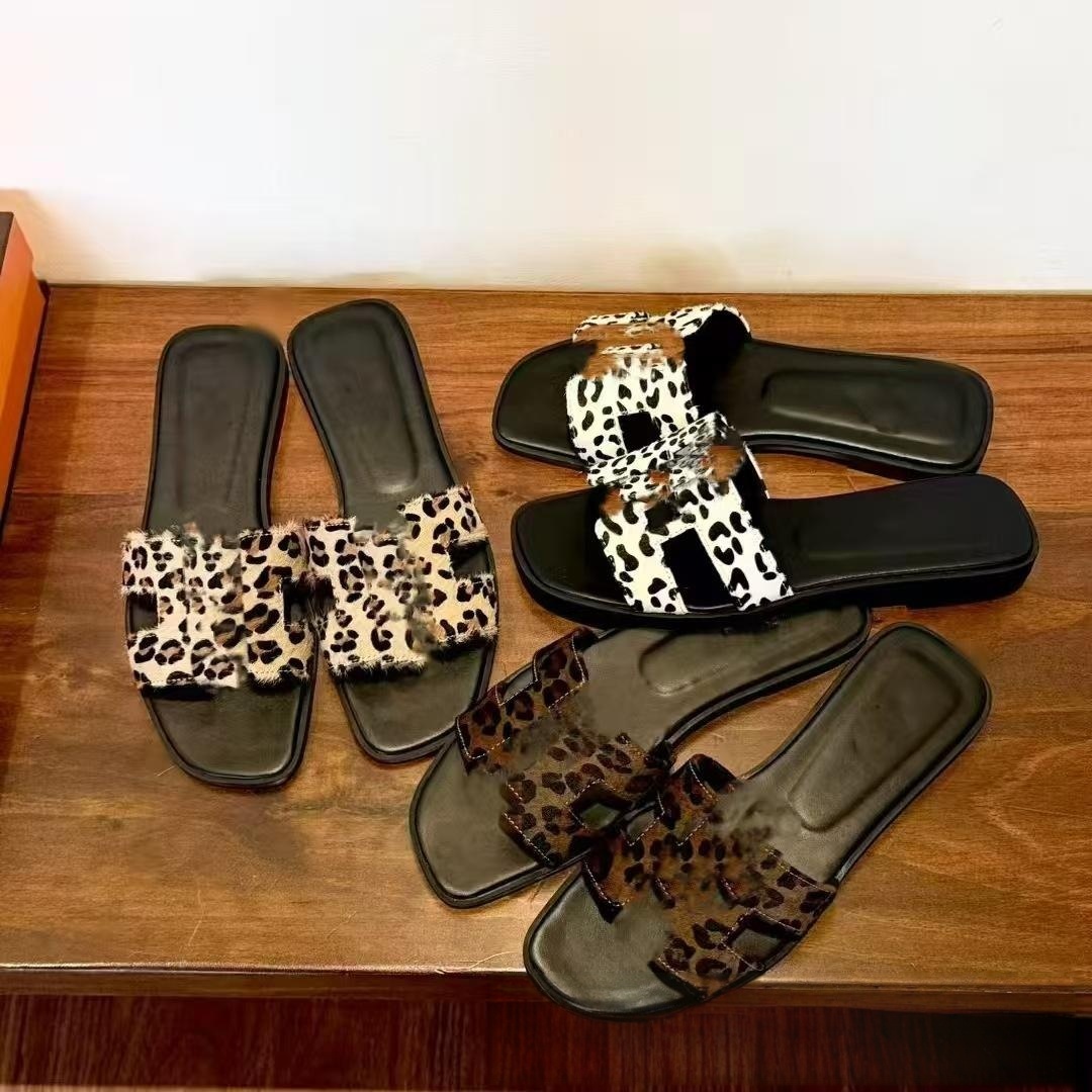 designer Leopard Slippers Rhinestone sandals slippers Home Slippers women's flat slippers leatherand Rubber Flats slides sandals Summer Beac-image-1092927696