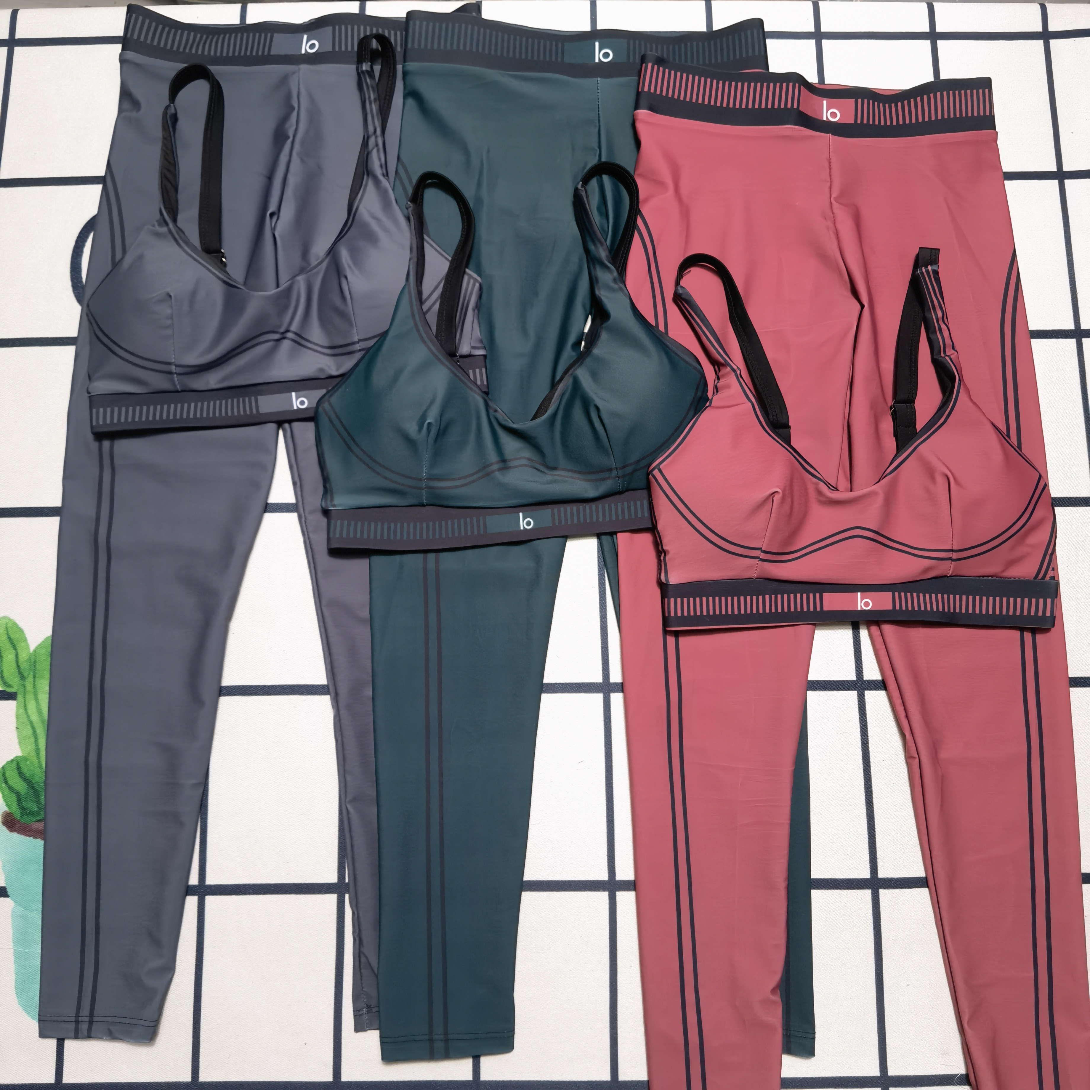 2026 Premium Matched Exercise Outfit - Elastic Fabric Seamless Sportswear u0026 Contouring Splice Yoga Capri Pair X260304-image-1096274441