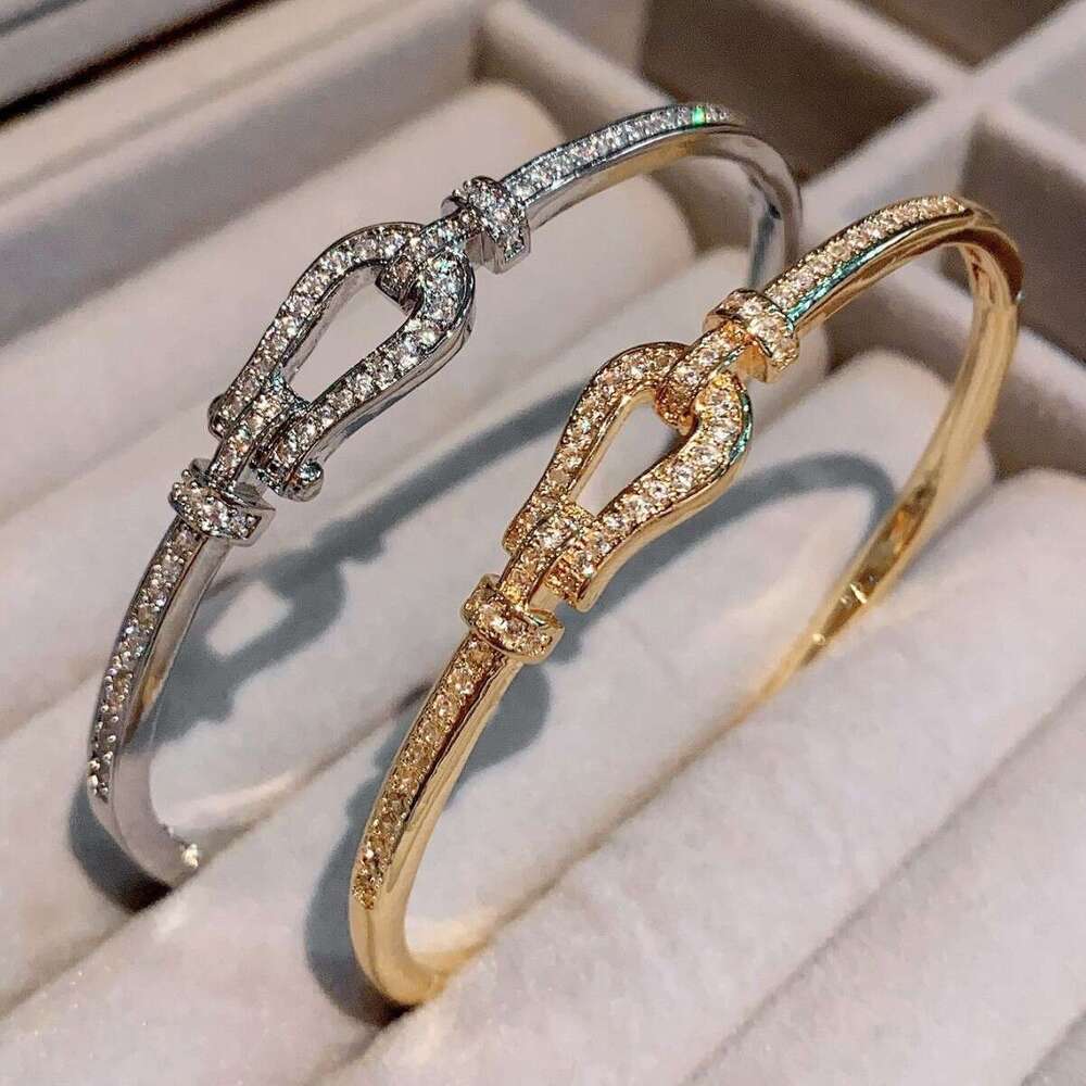 European American Middle Eastern Fashion Horseshoe Buckle Bracelet for Women Light Luxur Versatile Full Diamond Open Bracelet Designer Jewelry