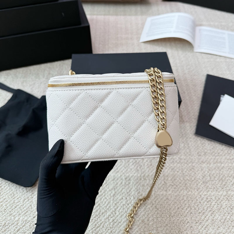 Ladies Designer Makeup Bag Love Heart Adjustable Buckle Caviar Leather 10/17cm Vanity Box Golden Hardware Metal Chain Cross Body Cosmetic Case Purse