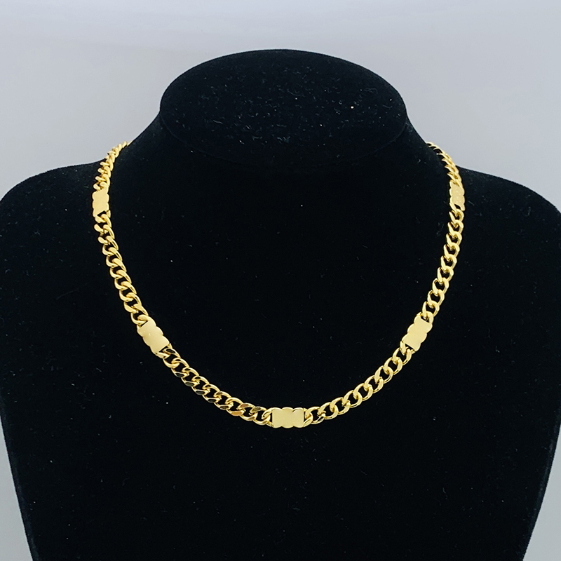 Pendentif de luxe Designer Chaînes classiques pour femmes Bijoux Lettres Bijoux Cadeau de fête Collier Chaîne Colliers CRD2601243