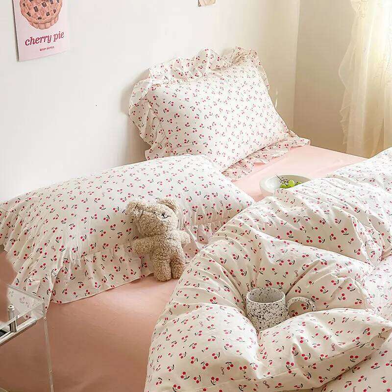 Ins Girl Bedding Heart Cherry Duvet With Double Layer Yann Pink Four PIECE Set Simple Washing Cotton Bed Sheet Y260124-image-1093062783