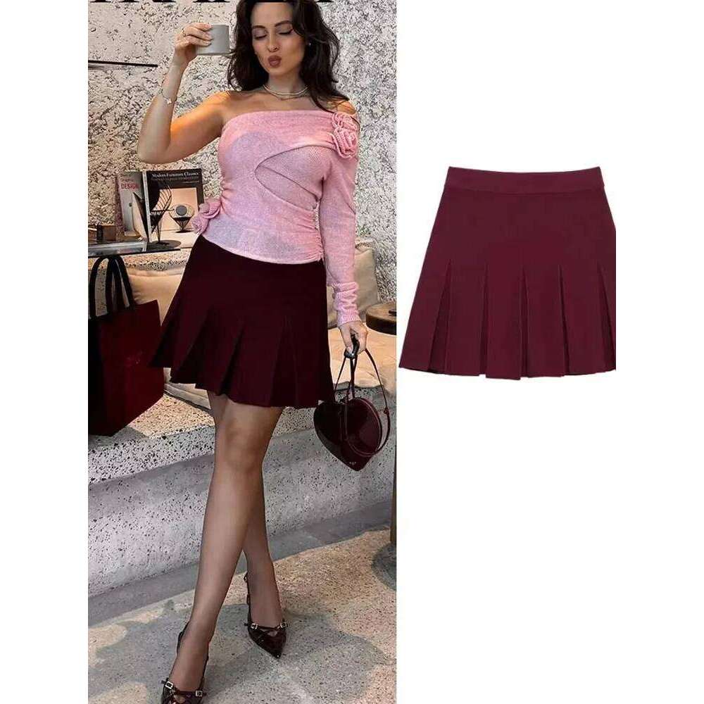 2025 Female High Street Pleated Burgundy Women Retro Fashion Elastic Waist A-line Knitted Mini Skirt Trendy C260126-image-1093223979