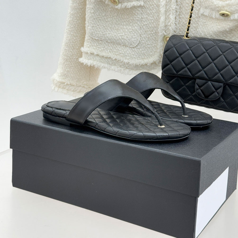 Top qualité Lettres Boucle Classique Été Casual Femmes Tongs Plage Pantoufle Sandales En Cuir Véritable Chaussures À Talons Plats De Luxe Designe
