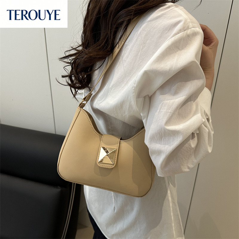 terouye autumn and winter new trend french niche bag design minimalist design solid color armpit crescent bag womens armpit bag