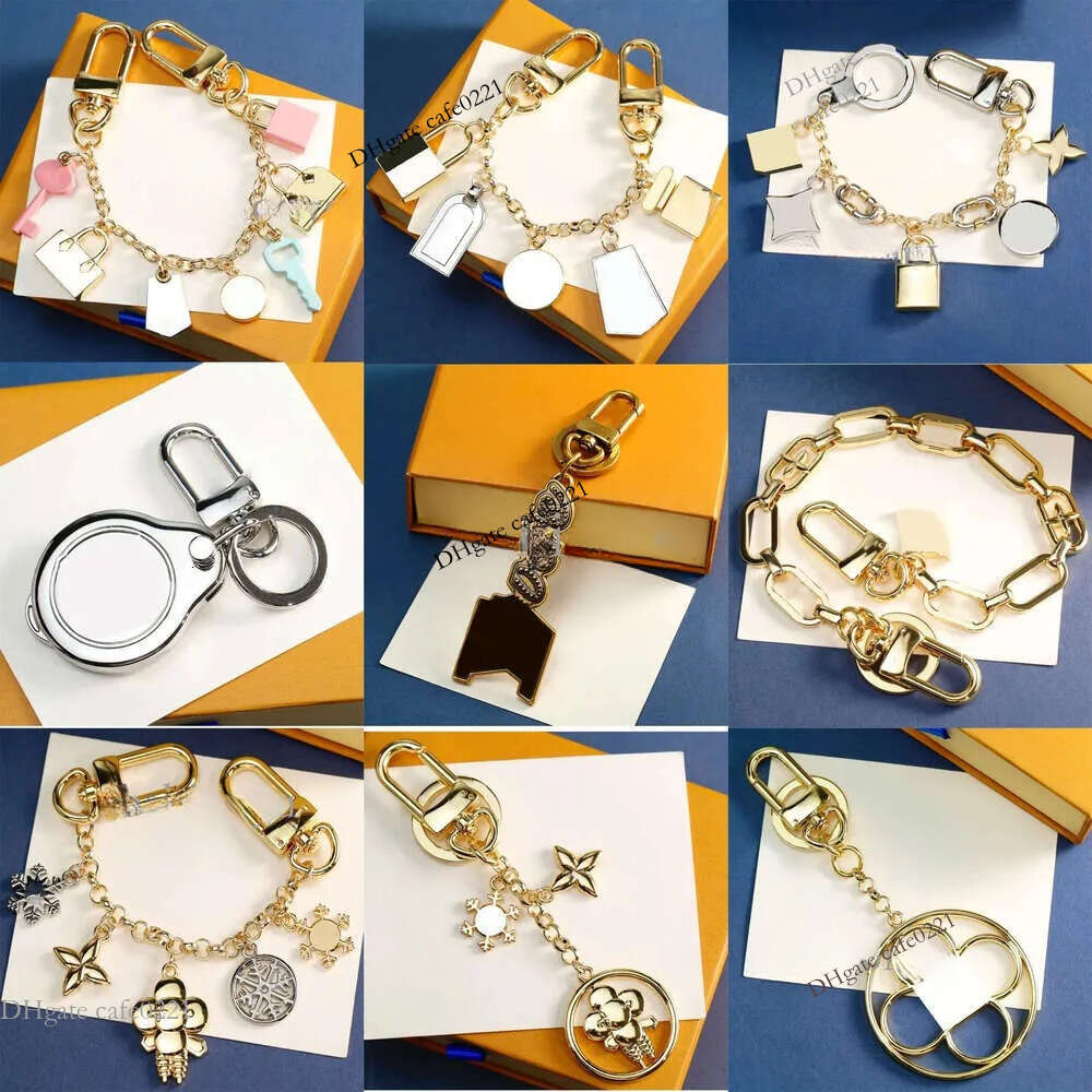 New Luxury Keychain Designer Keychain Hot Fashion S Key Designers Buckle Lovers Car Keychain Handmade Leather Keychains Men Women Bag Pendant Access