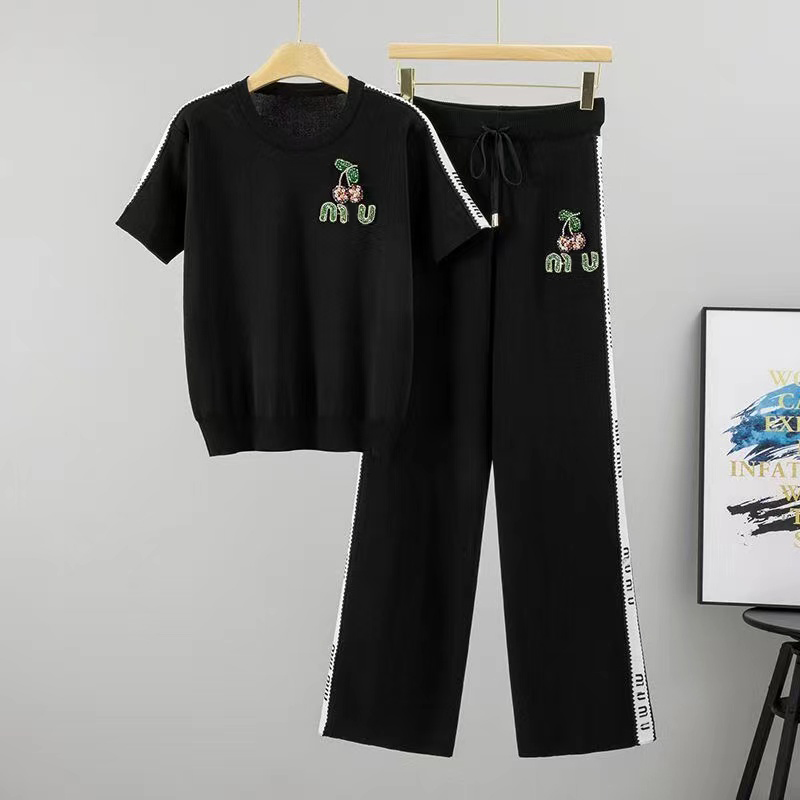 New casual fashion set with short sleeves and stand up collar sports outfit stylish for summer 2026 cool and casual two piece set