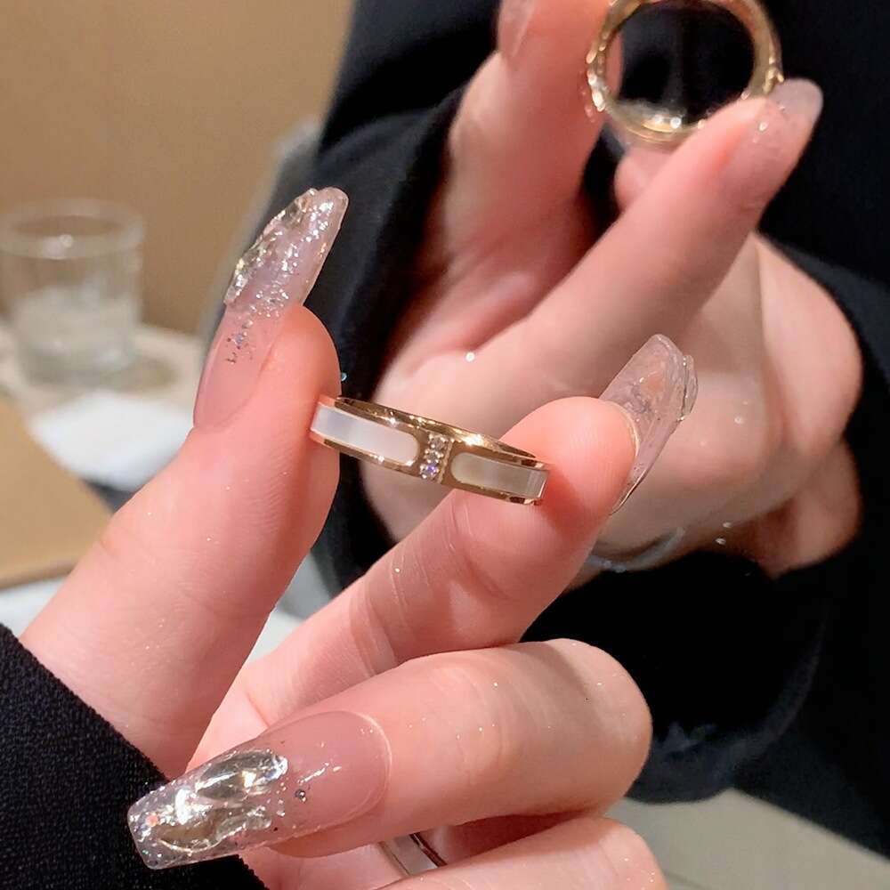 Oil-Dripping Mother-of-Pearl Three-Diamond for Women Ins Style Niche Design Light Luxury Fashion Sense Titanium Steel Non-Fading Ring Jewelry