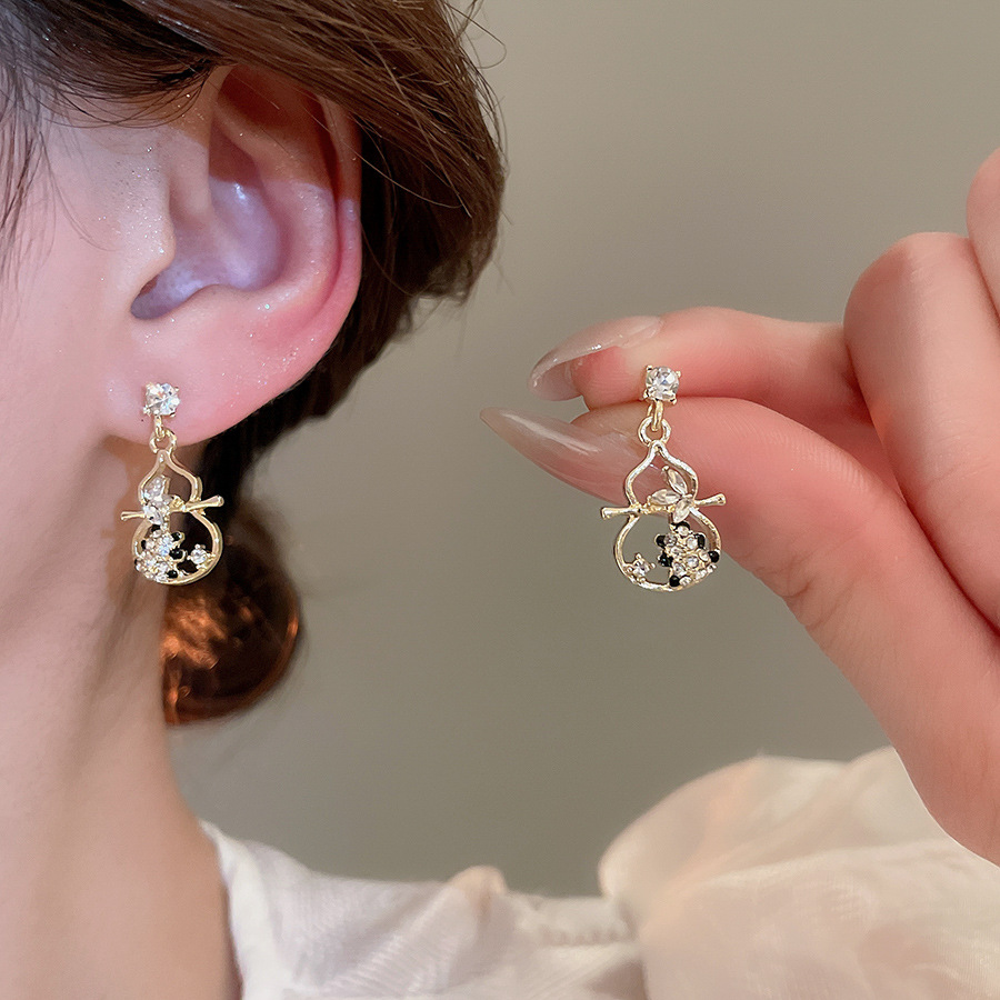 Silver Needle Inlaid Diamond Hollow Gourd Pendant Light Luxury High-end Sense New Chinese Style Retro Niche Versatile Earrings-image-1093655517