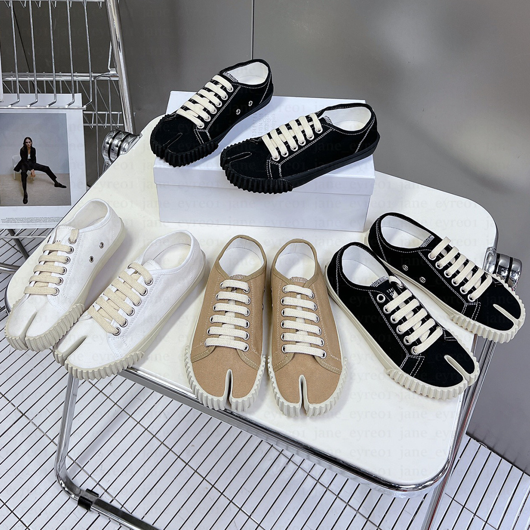 Designer Tabi Casual canvas shoes men women Split-toe shoes lace-up Black white brown Graffiti upper flat trainer Outdoor sneakers size 35-45