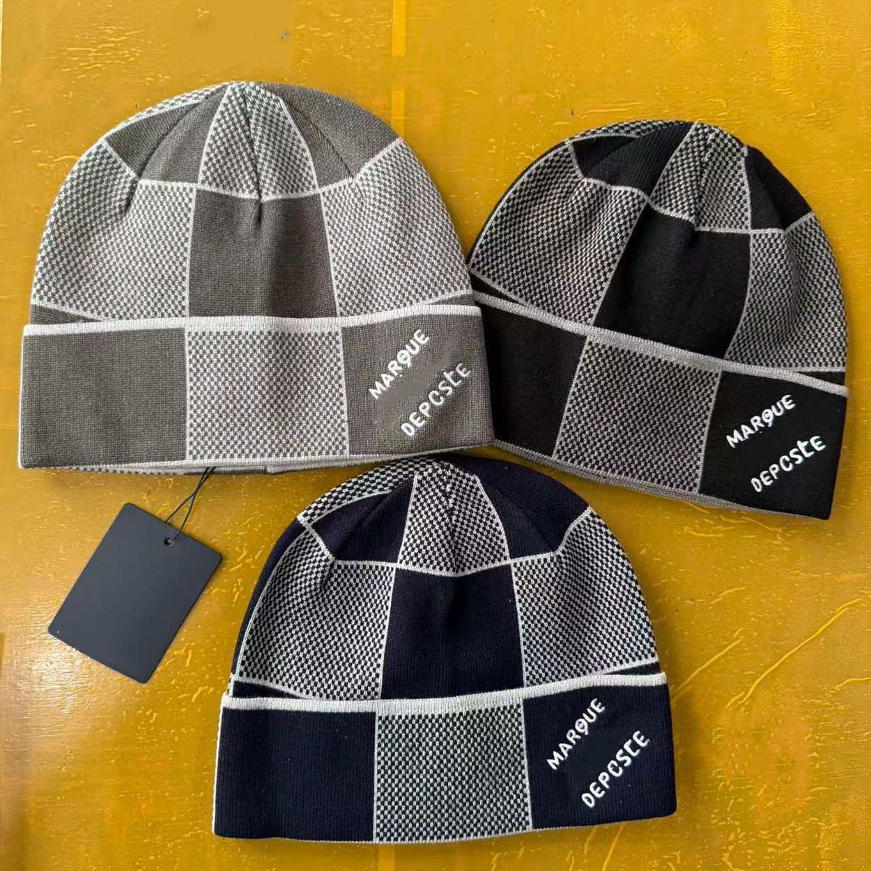Vintage Checkered Knitted for Men Women Graffiti Letter Embroidery Black Gray Plaid Skull Hat Soft Wool Warm Winter Street Fashion Cuff Beanie Cap D
