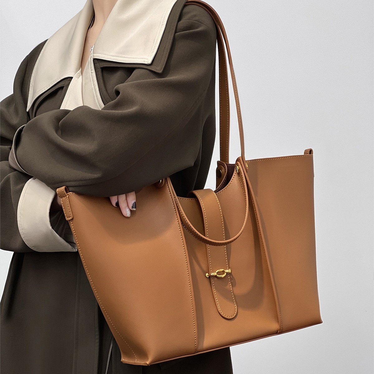 Textured Large Tote for Women High Capacity Premium Feel Women's 2025 Summer New Fashionable Shoulder and Crossbody Bag dhmallking
