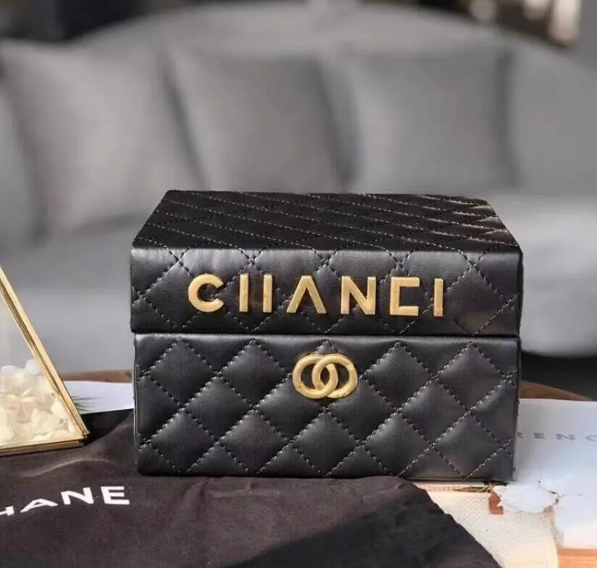 cologne Luxury Designer Classic Ladies Jewelry Necklace Ear Stud perfume Bracelet Watch Box Home Desktop Hardware Genuine Leather Splicing Item GP