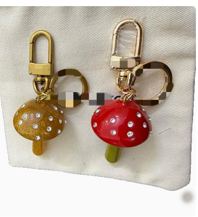 Designer Exquisite Keychains Mushroom keychain fruit pendant Fashion Pendant Car Chain Charm Luxury Bag Decor Keychain Accessories