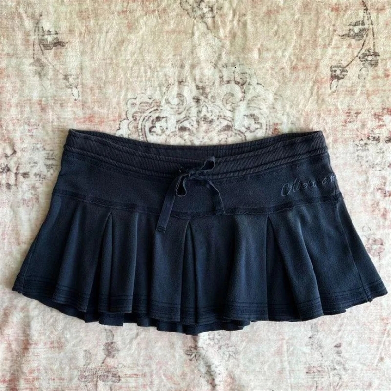 American Fashion High Street Thin Casual Skirts Y2k Aesthetic Lace Up Waist Letter Print Pleated Jupe Harajuku All Match Skirts 260801BJ