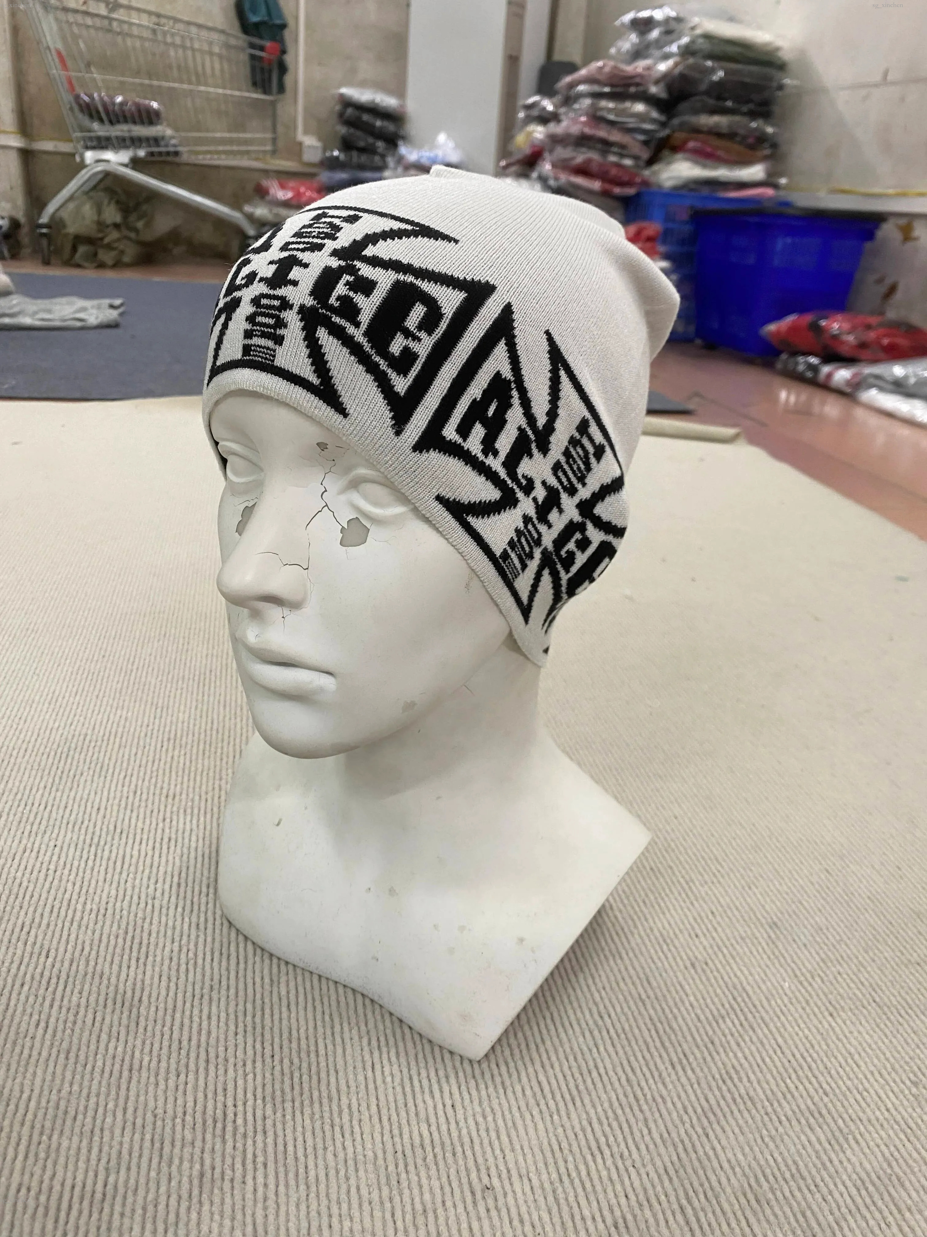 Dôme pour hommes et femmes chaud hiver tricoté à froid tendances de la mode chapeaux adultes brodés personnalisés J260803