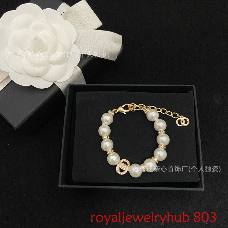 Designer channel bracelet New 26-Piece High-Quality Elegant Pearl Bracelet Light Versatile Beaded Jewelry With Dia Inlays cc bracelet