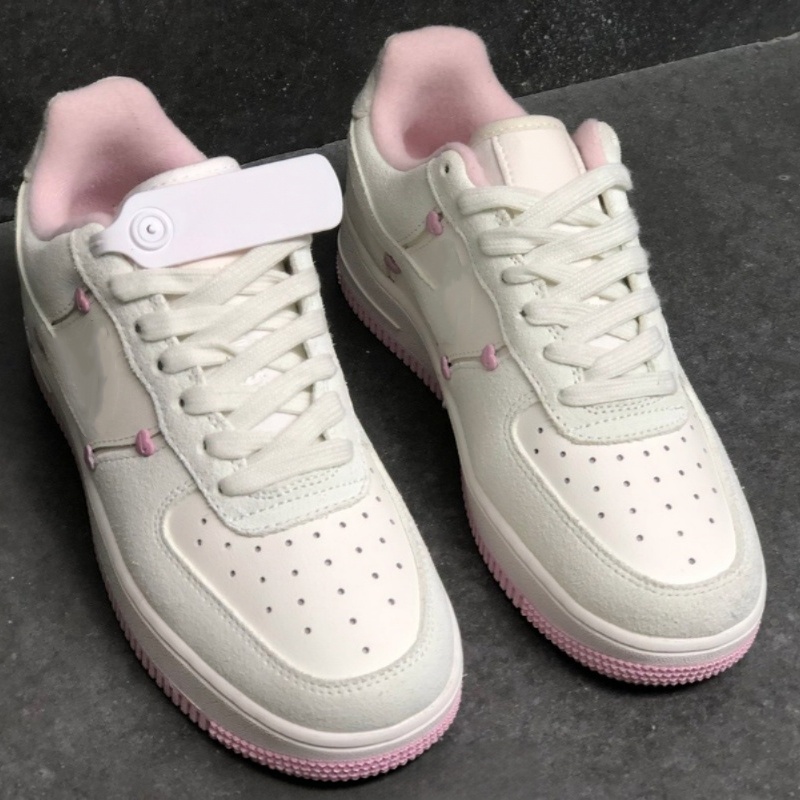 Chaussures de sport luxueuses de grande taille pour femmes, blanches et roses, conçues par des designers seniors expérimentés pour des vêtements