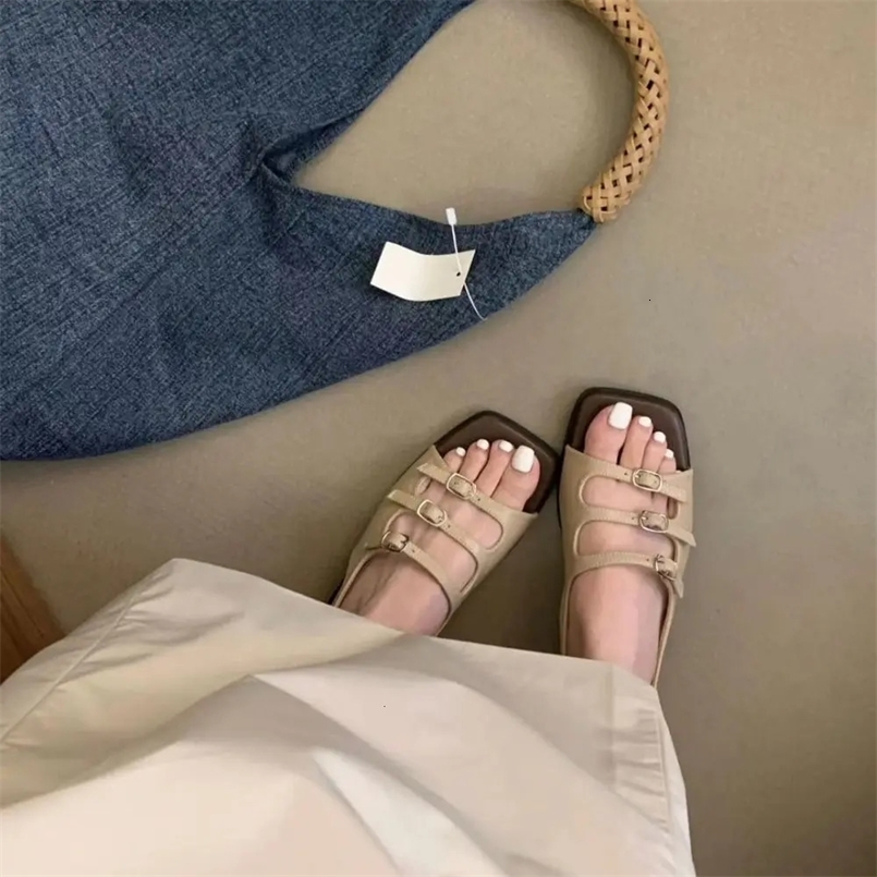 Retro Summer Buckle Sandals Elegant Square Toe Women Flat Sandals Beach French Roman Shoes Outdoor 260427BJ