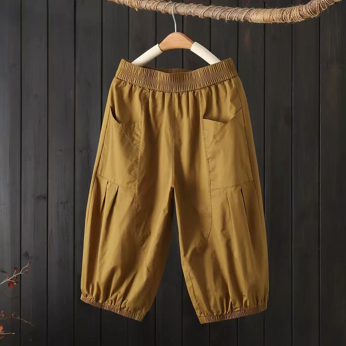 091 Pantalon décontracté d'été ample et amincissant dans un style fin, avec une taille haute pour les femmes.