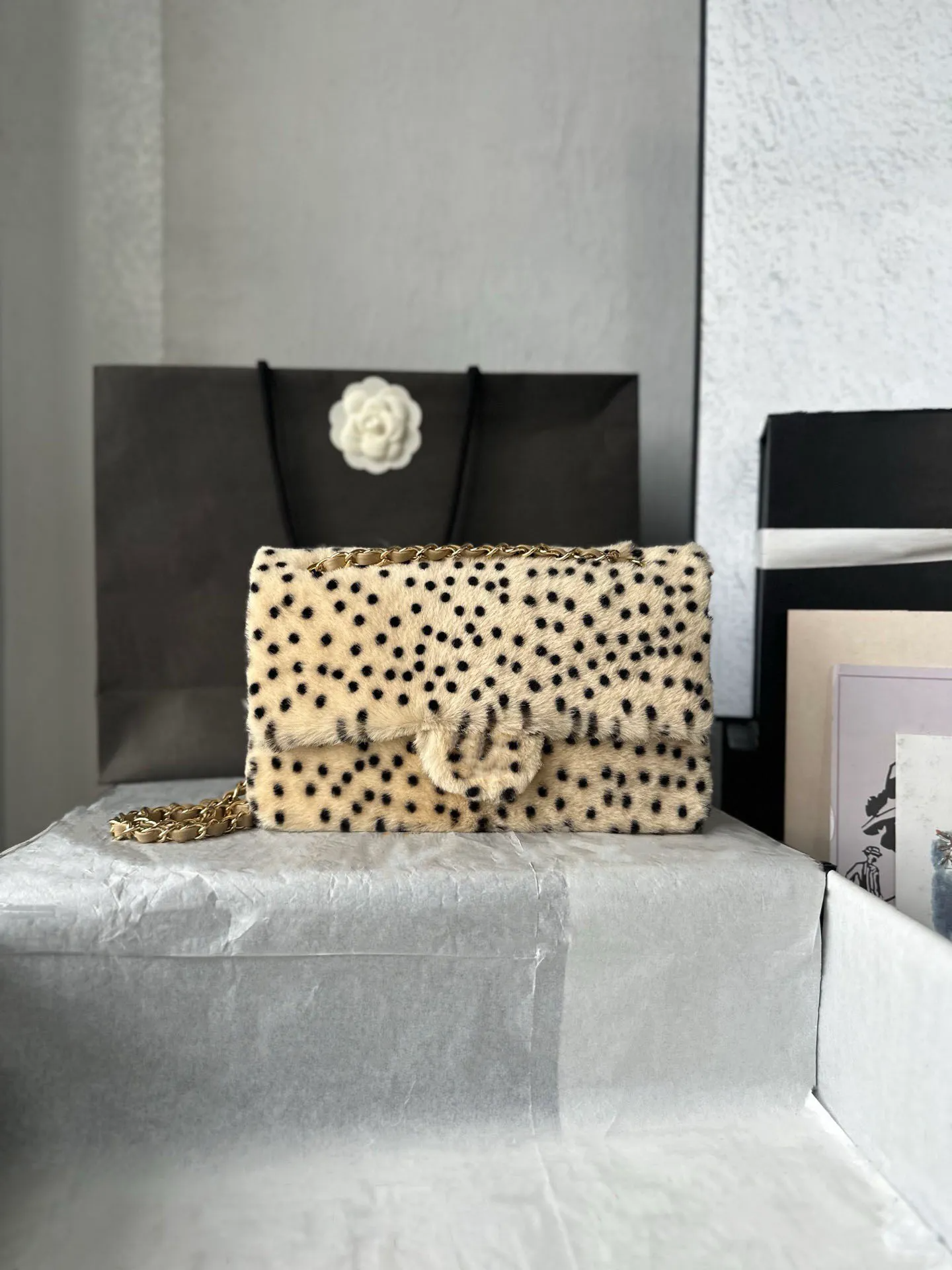 Top designer shoulder bag with gorgeous leopard print perfect daily outings or dinners a standout choice for fall and winter outfits