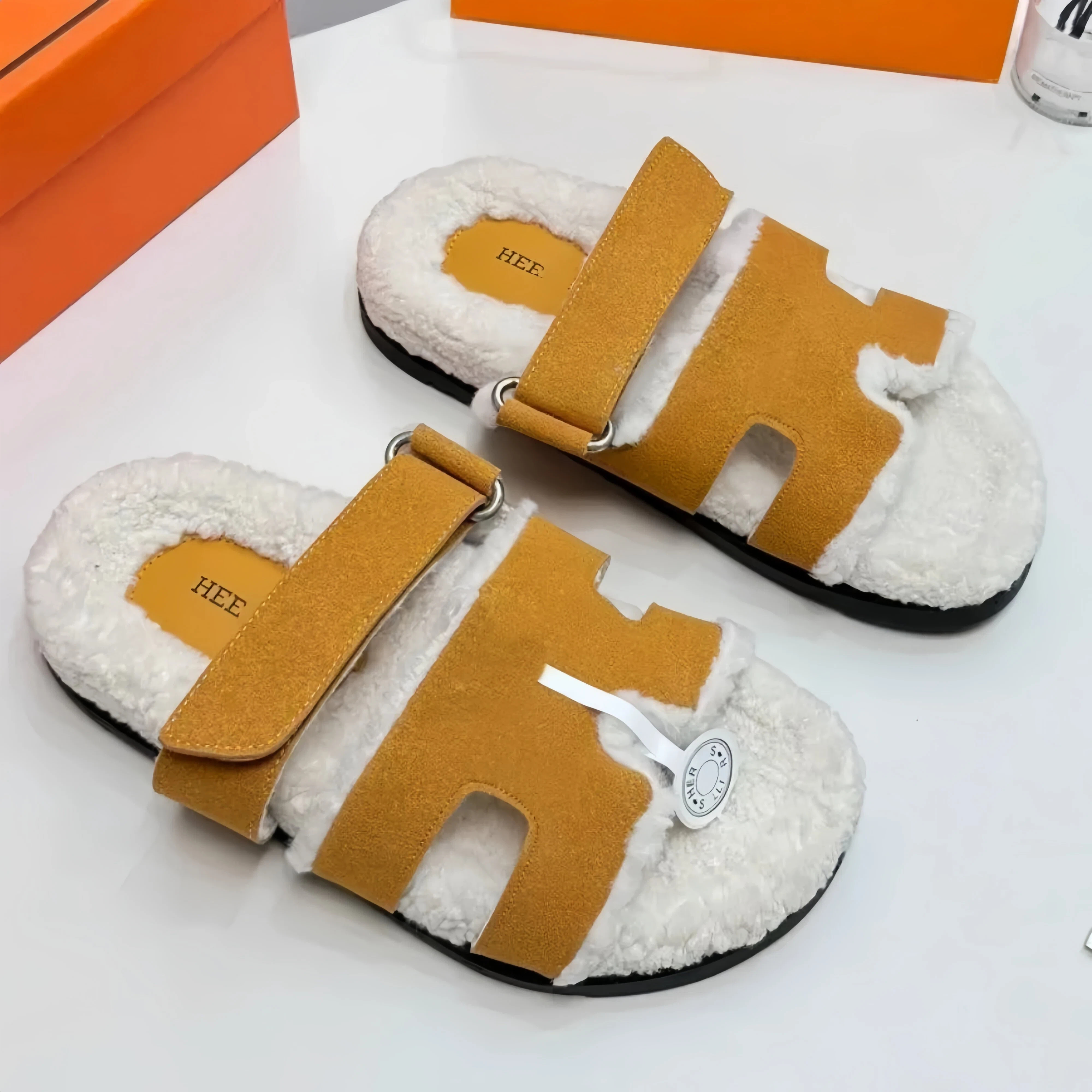 Luxury Triangle Slides Designer Sandals Men Women Slippers Ladies Wool Winter Fur Fluffy Furry Warm and fashionable