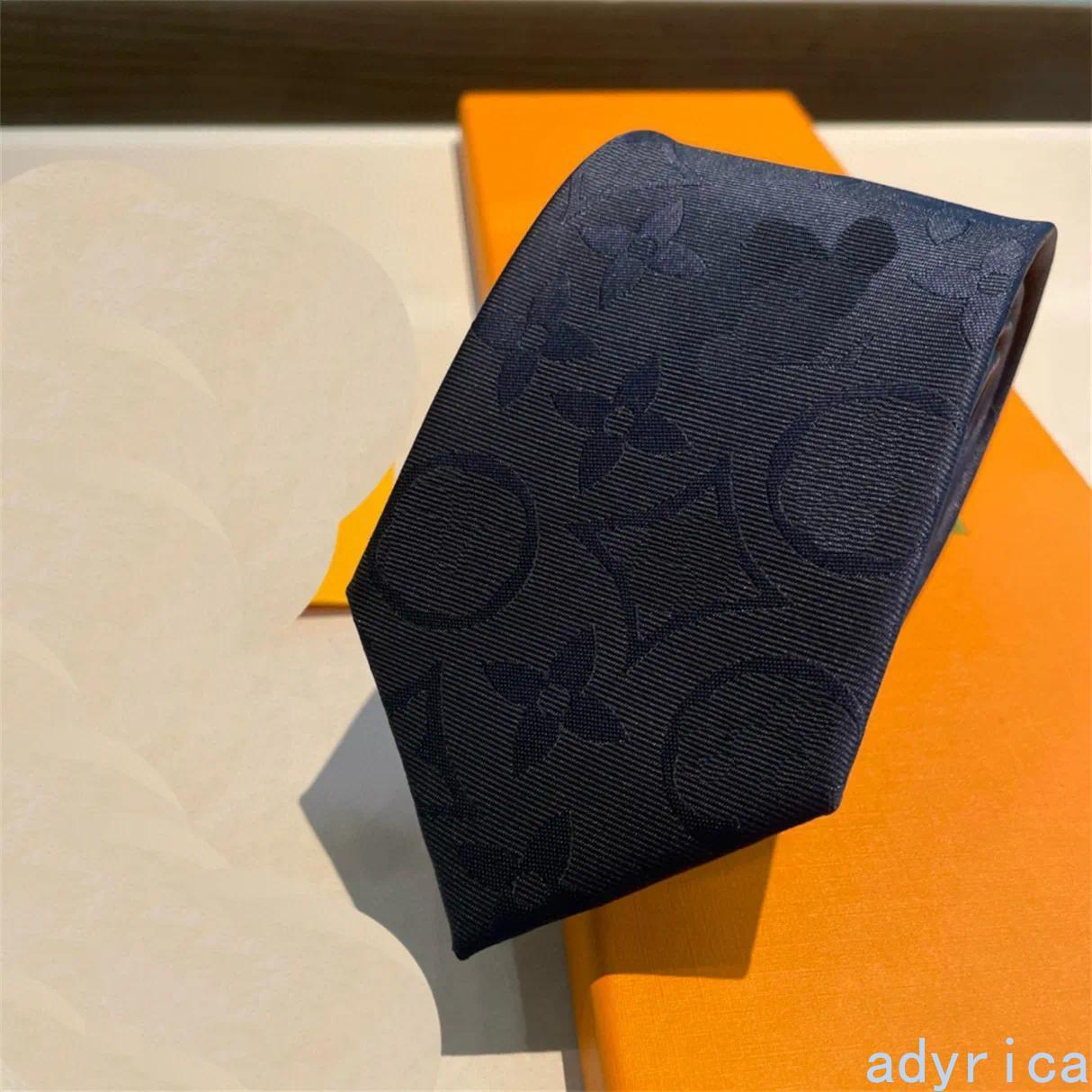 Stylish Solid Color Tie with Contemporary Patterned Finish High-Quality Silk Silkscarf for Professional Use
