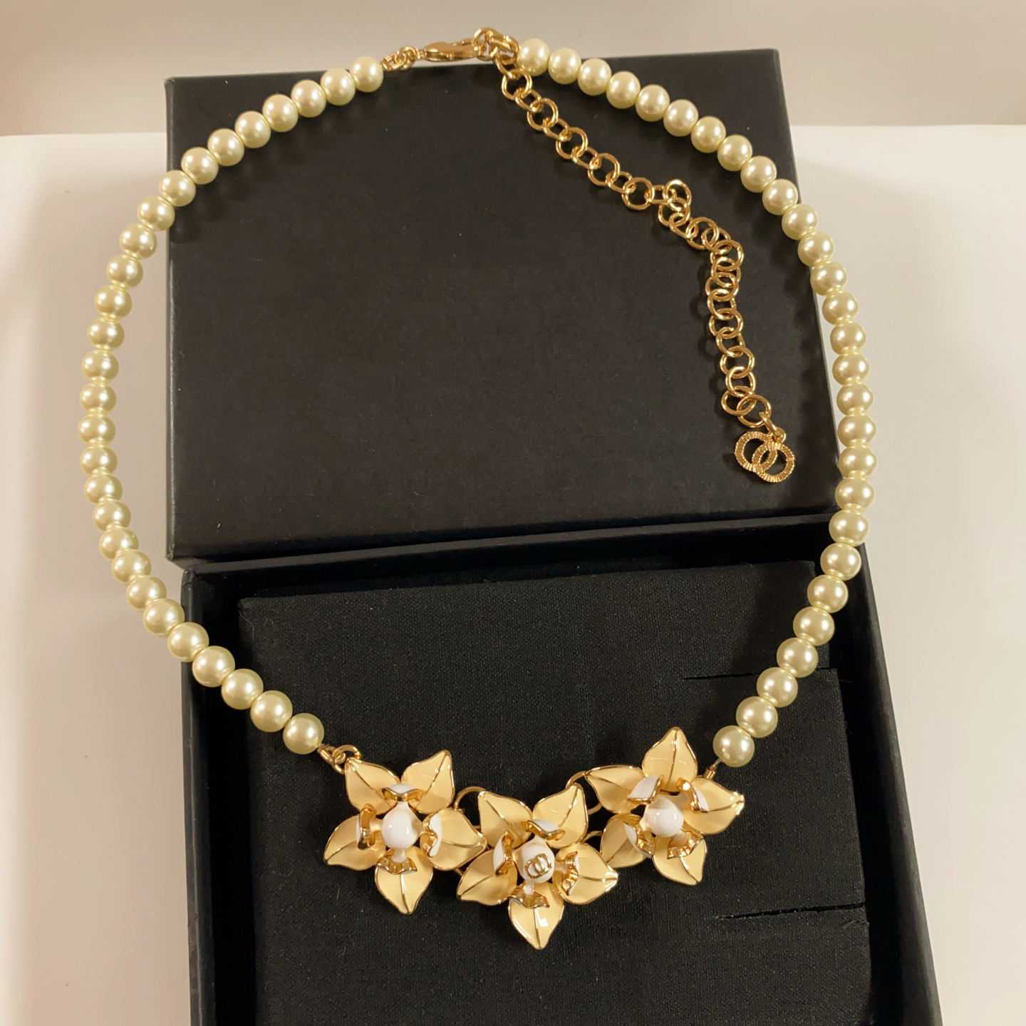 Collier de fleurs de créateur, collier en cuivre plaqué or, boucles d'oreilles, clou de fleur, perle de cristal, bijoux de mariage, ne se décolor