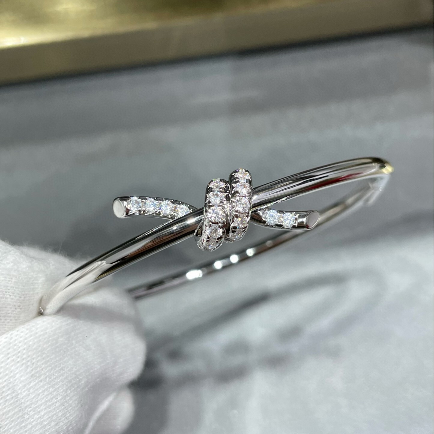 Fashion Luxury Designer Jewelry Knot Zircon Open Cuff Bangle, Inlaid Shiny Crystal Knot Design Thin Metal Bracelet For Women Minimalist Jewelry